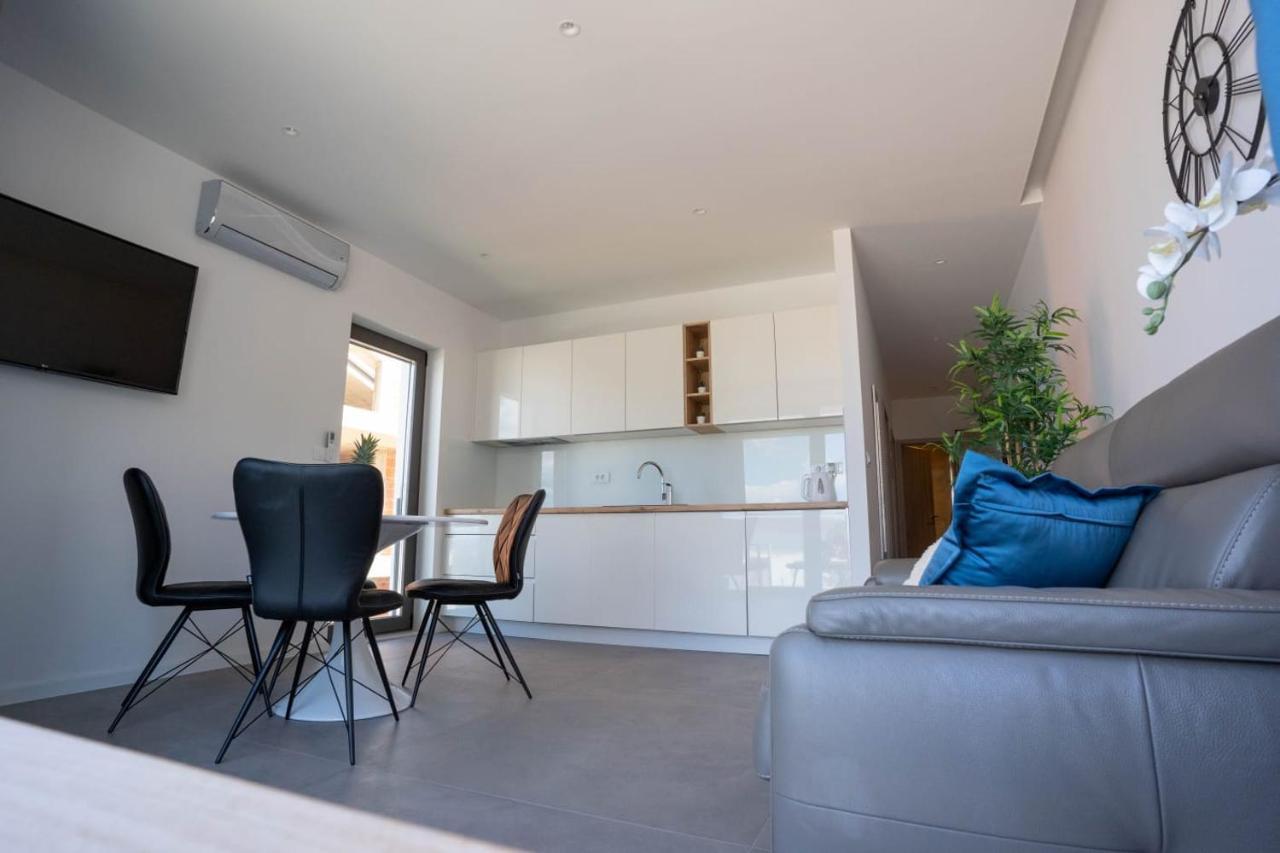 Apartmani Lara Baška Voda Esterno foto
